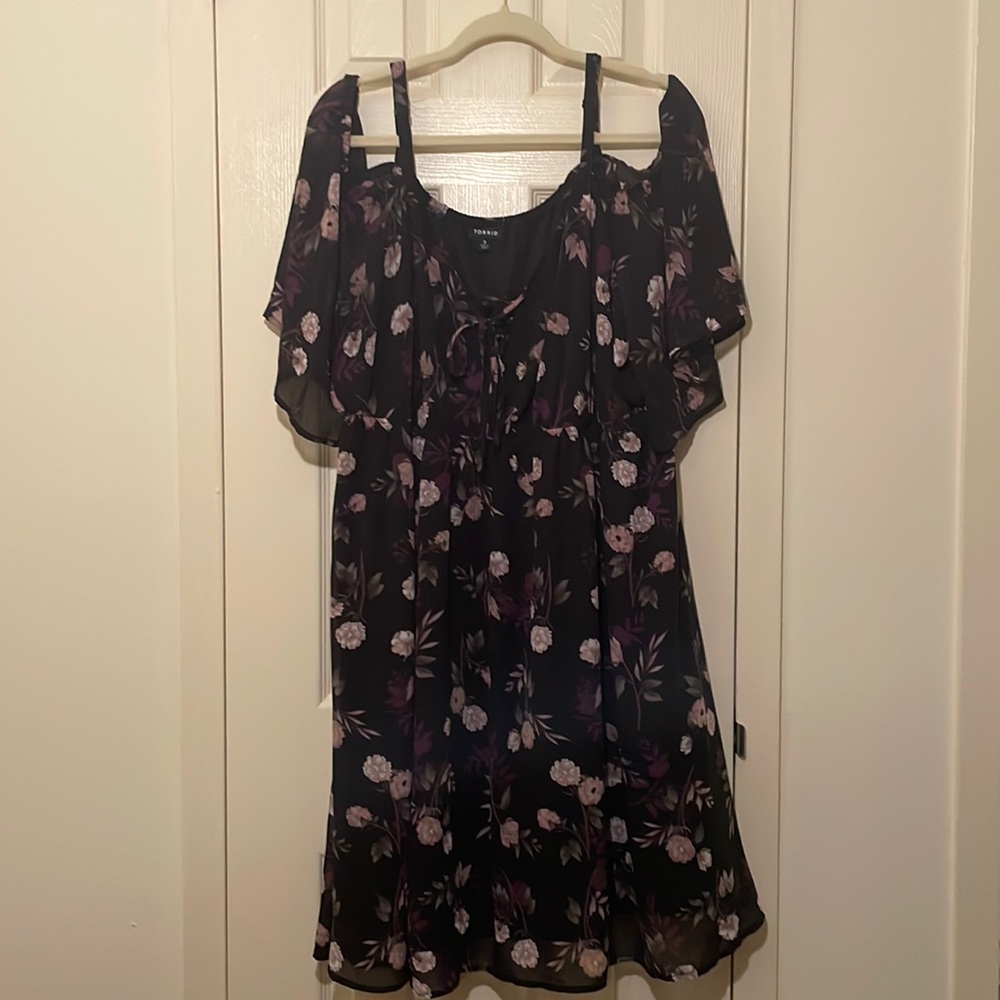Torrid Black Floral Cold-Shoulder Dress - Size 3